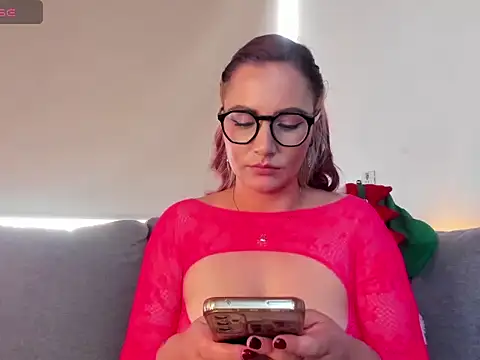 Hanna Clark  online show from 12-14-24, 06:30