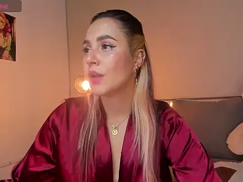 Hanna Clark  online show from 12-20-24, 04:42