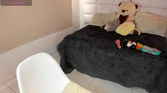 Hanna Clark  online show from 01-25-25, 06:24