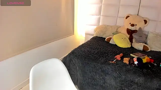 Hanna Clark  online show from 01-29-25, 07:53