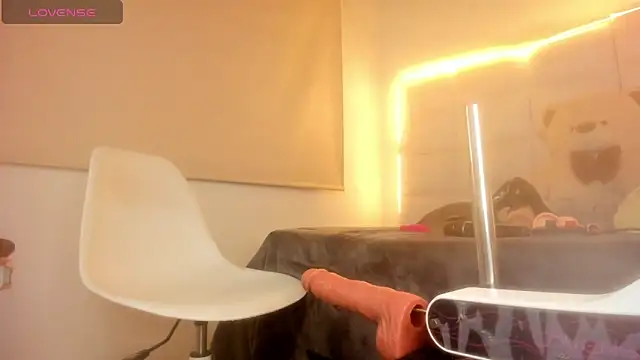 Hanna Clark  online show from 03-01-25, 09:59