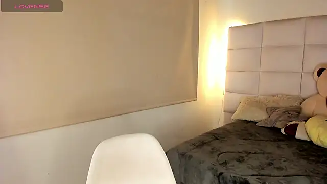 Hanna Clark  online show from 03-05-25, 08:10