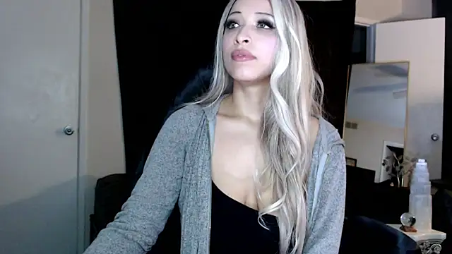 Snapshot of liadivina chatting on 03-12-25, 07:46 liadivina online show from 03-12-25, 07:46