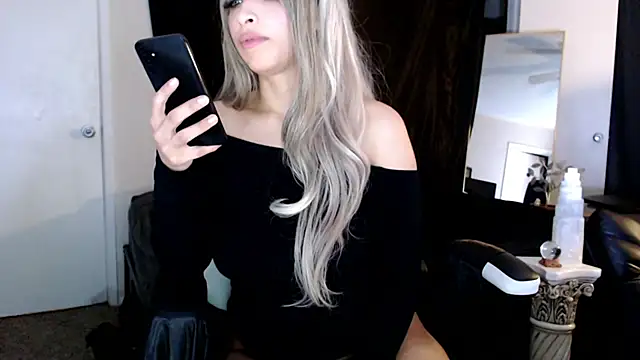 Snapshot of liadivina chatting on 03-13-25, 10:05 liadivina online show from 03-13-25, 10:05