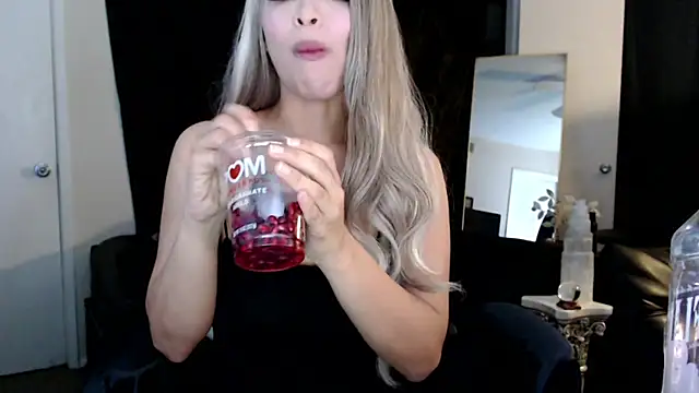 Snapshot of liadivina chatting on 03-18-25, 07:41 liadivina online show from 03-18-25, 07:41