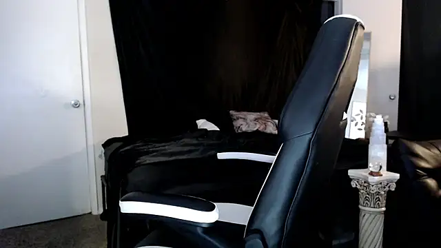 Snapshot of liadivina chatting on 03-19-25, 08:55 liadivina online show from 03-19-25, 08:55