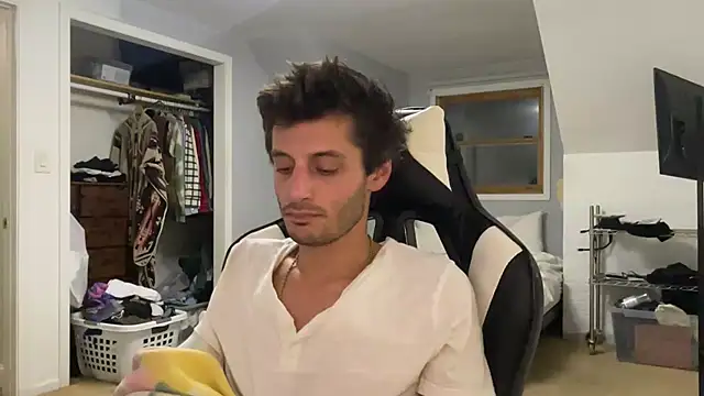 Dylansd online show from 12-21-24, 01:36