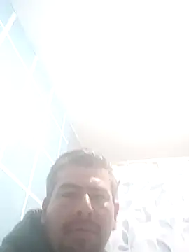 Snapshot of arongomez125 chatting on 12-22-25, 08:33 arongomez125 online show from 12-22-25, 08:33