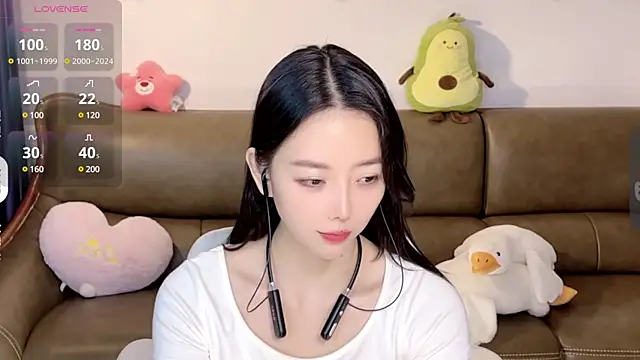 Snapshot of Yilin1999 chatting on 12-29-24, 11:40 Yilin1999 online show from 12-29-24, 11:40