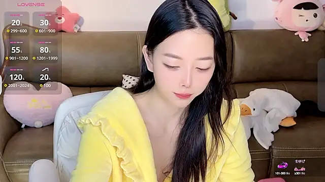 Snapshot of Yilin1999 chatting on 01-19-25, 12:17 Yilin1999 online show from 01-19-25, 12:17