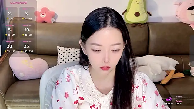 Snapshot of Yilin1999 chatting on 01-26-25, 10:57 Yilin1999 online show from 01-26-25, 10:57