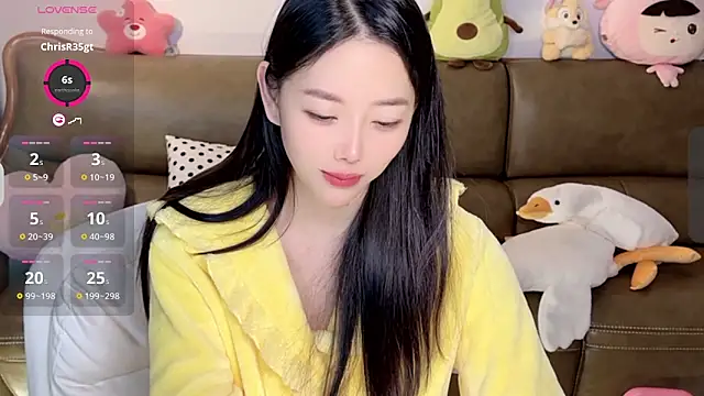 Snapshot of Yilin1999 chatting on 02-05-25, 12:06 Yilin1999 online show from 02-05-25, 12:06