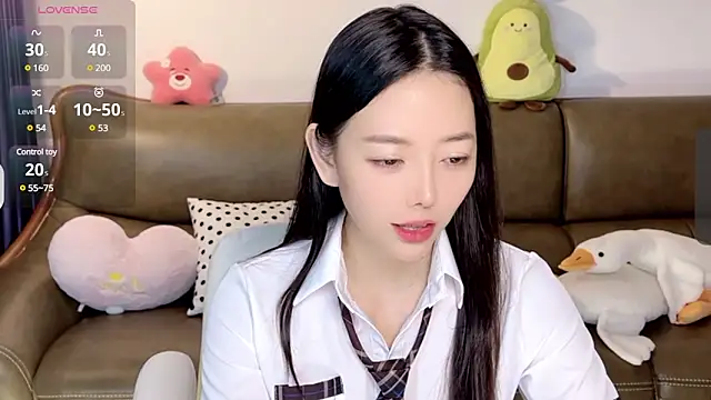 Snapshot of Yilin1999 chatting on 02-21-25, 01:11 Yilin1999 online show from 02-21-25, 01:11