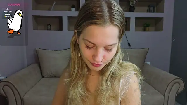 LinaCristonsen online show from 11-16-25, 03:17