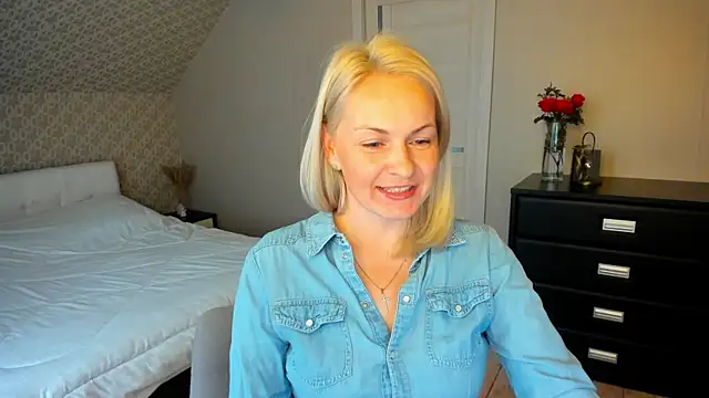 Alicee Gracee online show from 11-17-25, 08:53