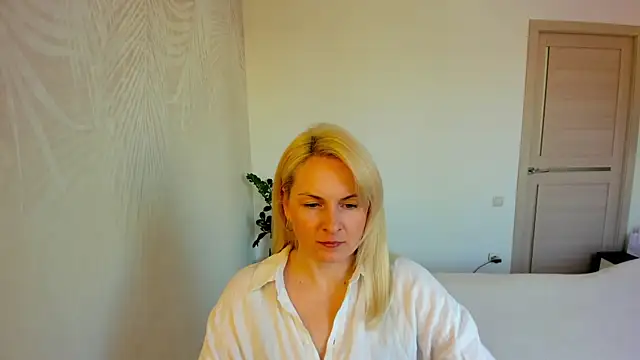Snapshot of Alicee_Gracee chatting on 03-25-26, 12:33 Alicee Gracee online show from 03-25-26, 12:33