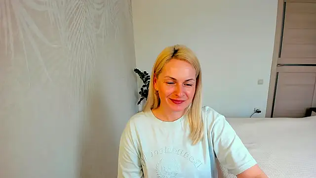 Snapshot of Alicee_Gracee chatting on 03-26-26, 10:43 Alicee Gracee online show from 03-26-26, 10:43