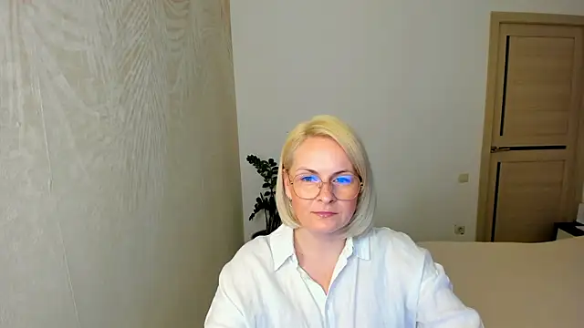 Snapshot of Alicee_Gracee chatting on 04-14-26, 06:47 Alicee Gracee online show from 04-14-26, 06:47