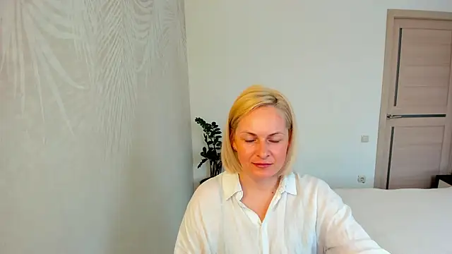 Snapshot of Alicee_Gracee chatting on 04-22-26, 08:28 Alicee Gracee online show from 04-22-26, 08:28