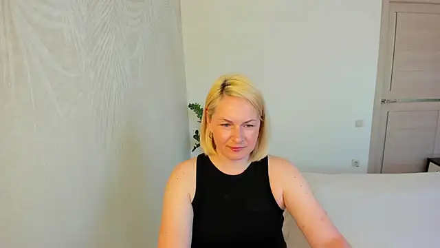 Snapshot of Alicee_Gracee chatting on 05-08-26, 08:08 Alicee Gracee online show from 05-08-26, 08:08