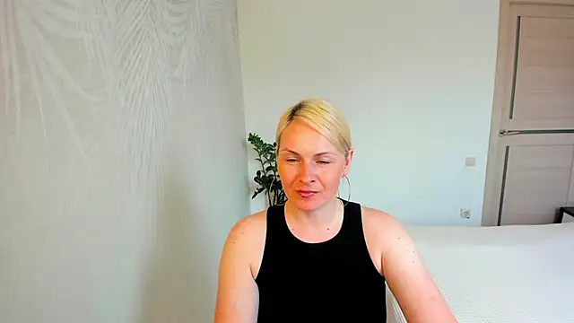 Snapshot of Alicee_Gracee chatting on 05-13-26, 09:50 Alicee Gracee online show from 05-13-26, 09:50