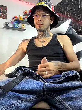 Snapshot of Anthony-Martin chatting on 10-08-25, 04:54 Anthony-Martin online show from 10-08-25, 04:54