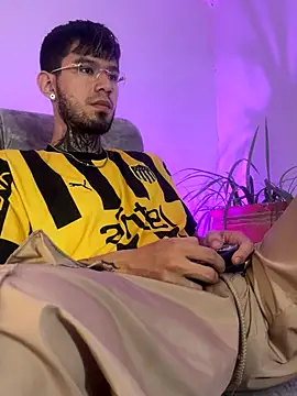 Snapshot of Anthony-Martin chatting on 11-10-25, 10:53 Anthony-Martin online show from 11-10-25, 10:53