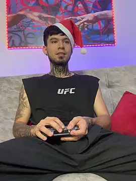 Snapshot of Anthony-Martin chatting on 12-15-25, 01:04 Anthony-Martin online show from 12-15-25, 01:04