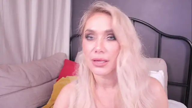 IsadoraDunkan online show from 03-20-25, 09:13