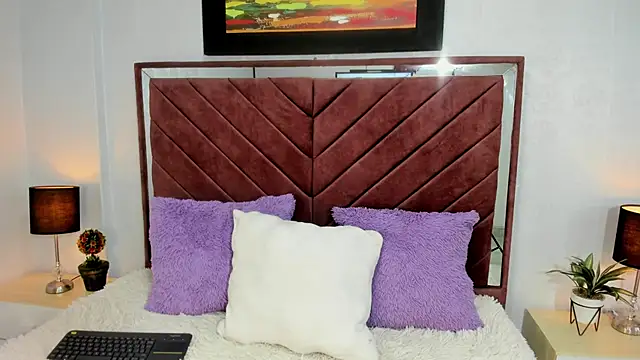 Snapshot of ZoeBianchi chatting on 12-30-24, 03:03 ZoeBianchi online show from 12-30-24, 03:03