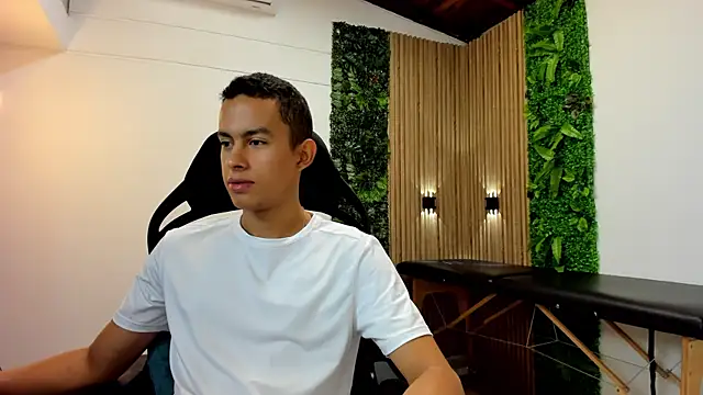 Snapshot of Team_Wallen chatting on 03-07-25, 12:56 Team Wallen online show from 03-07-25, 12:56