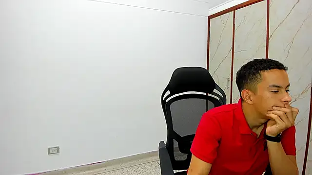 Snapshot of Team_Wallen chatting on 10-07-25, 04:37 Team Wallen online show from 10-07-25, 04:37