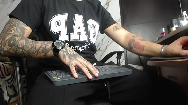 Dereck Dickson online show from 01-17-26, 03:33