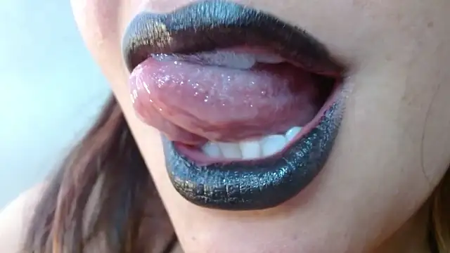 Snapshot of miss_evoleth2 chatting on 12-22-25, 08:39 miss evoleth2 online show from 12-22-25, 08:39