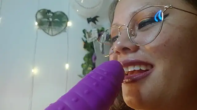 Snapshot of miss_evoleth2 chatting on 03-06-26, 03:14 miss evoleth2 online show from 03-06-26, 03:14