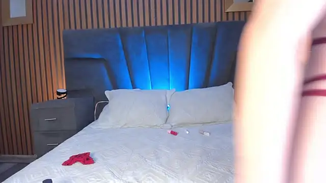 NaxaAndLexi  online show from 12-22-25, 02:47