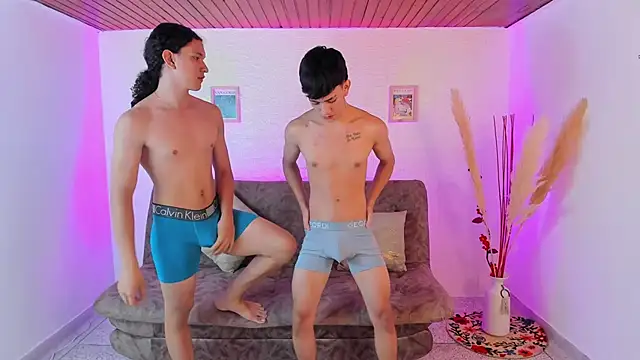 Snapshot of Couples_Wallen chatting on 03-06-25, 11:20 Couples Wallen online show from 03-06-25, 11:20