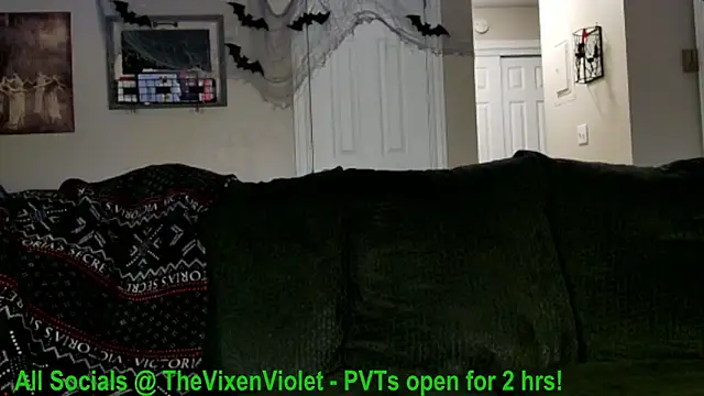 Snapshot of thevixenviolet chatting on 12-17-24, 02:12 thevixenviolet online show from 12-17-24, 02:12