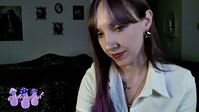 Snapshot of thevixenviolet chatting on 10-14-25, 12:55 thevixenviolet online show from 10-14-25, 12:55