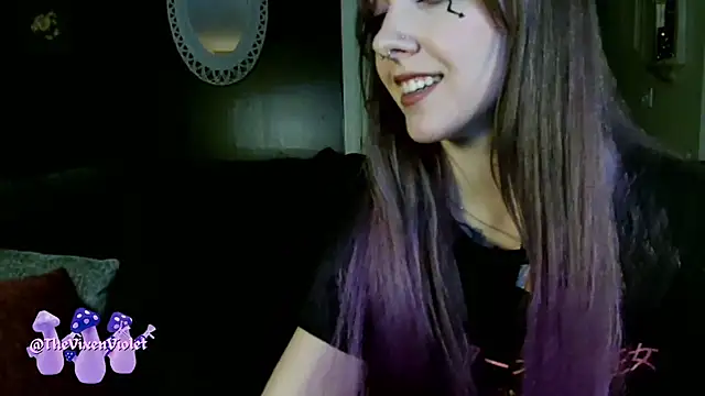 Snapshot of thevixenviolet chatting on 10-29-25, 12:46 thevixenviolet online show from 10-29-25, 12:46