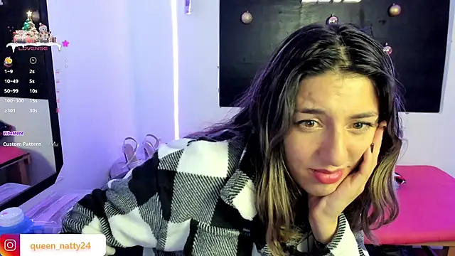 Snapshot of queen-natty chatting on 12-14-24, 05:40 queen-natty online show from 12-14-24, 05:40