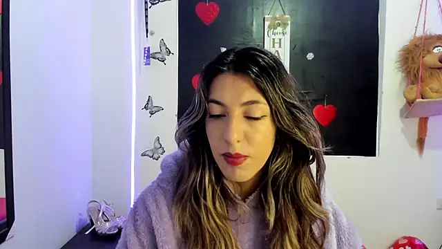 Snapshot of queen-natty chatting on 02-18-25, 01:00 queen-natty online show from 02-18-25, 01:00