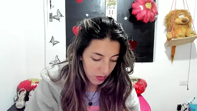 Snapshot of queen-natty chatting on 03-01-25, 03:21 queen-natty online show from 03-01-25, 03:21