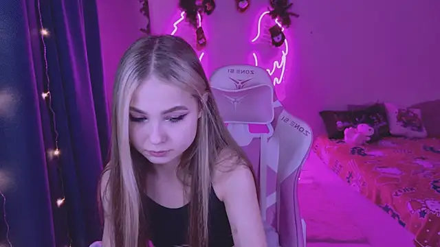 Snapshot of tikkisa chatting on 12-23-24, 04:28 tikkisa online show from 12-23-24, 04:28