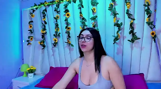 Lucy Anall  online show from 01-24-25, 10:30