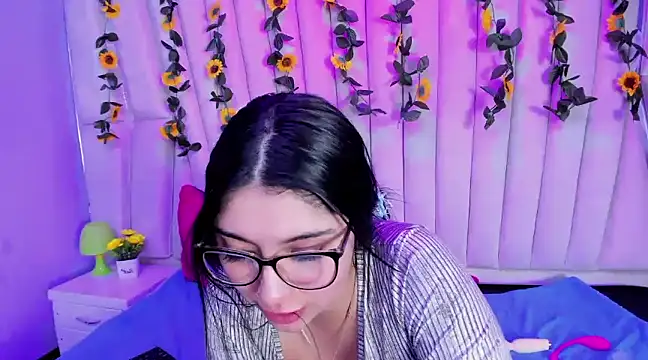 Lucy Anall  online show from 02-02-25, 01:12