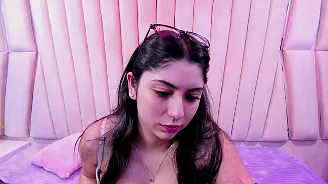 Snapshot of Lucy_Anall_ chatting on 11-26-25, 10:00 Lucy Anall online show from 11-26-25, 10:00