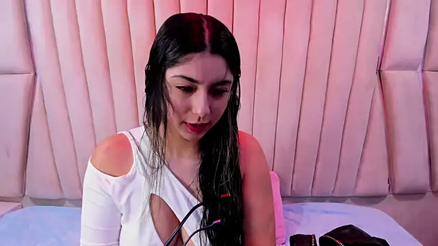 Snapshot of Lucy_Anall_ chatting on 12-16-25, 10:26 Lucy Anall online show from 12-16-25, 10:26