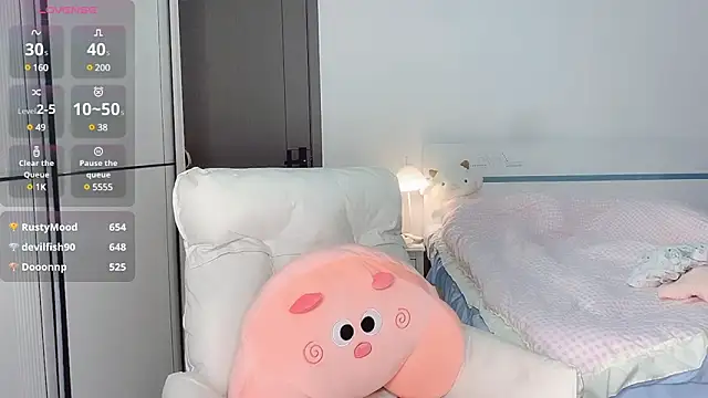 Snapshot of White-Star chatting on 12-15-24, 08:04 White-Star online show from 12-15-24, 08:04