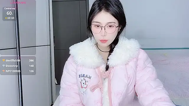 Snapshot of White-Star chatting on 12-21-24, 11:13 White-Star online show from 12-21-24, 11:13